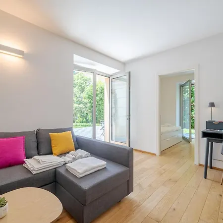 Dei Mille Roomy Flat *
